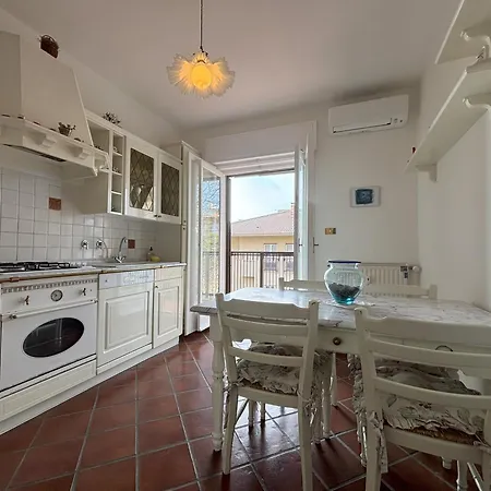 Affitto Turistico Via Bonomea 219-1 Триест